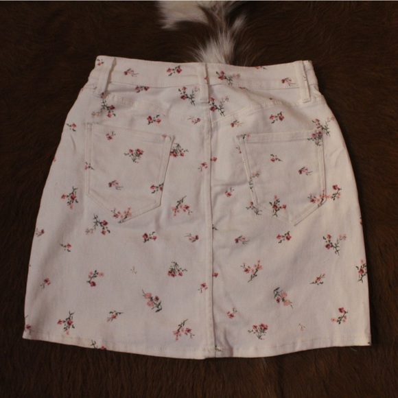 Jean Skirt - Picture 2 of 5